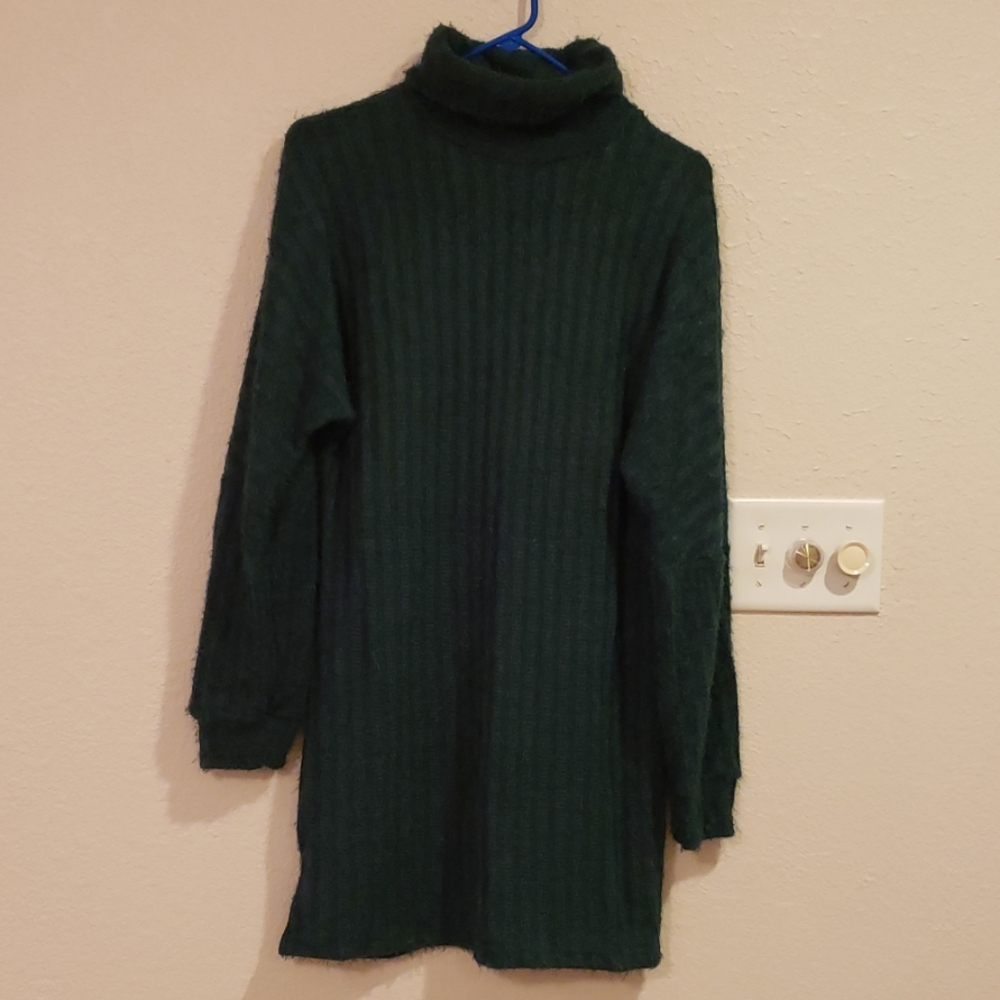 High neck split hem fuzzy size M